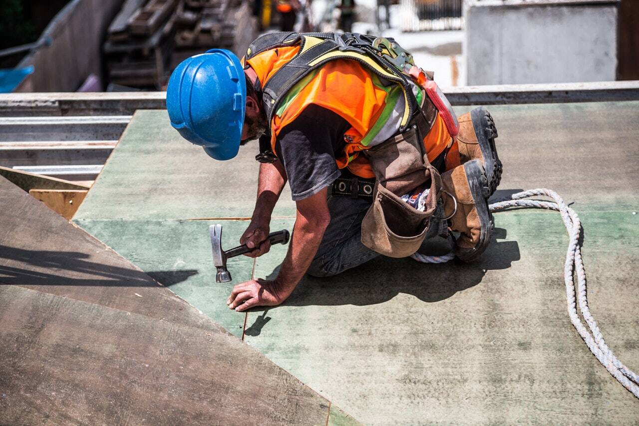 construction worker building home